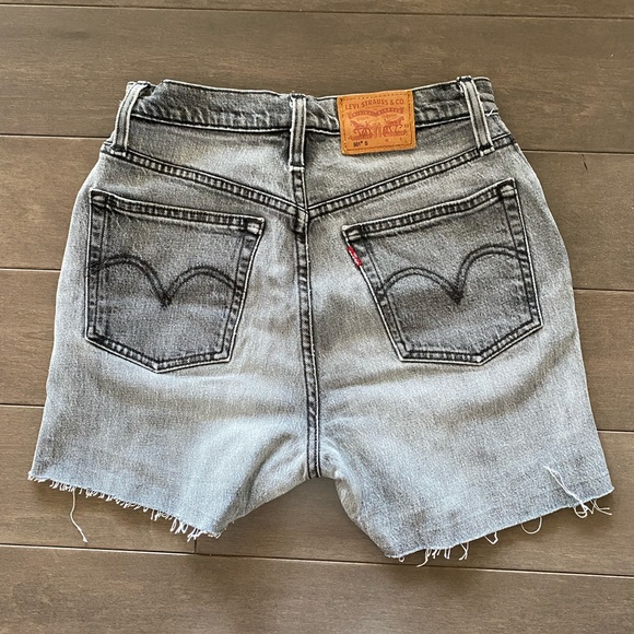 Vintage Levi’s Denim Shorts - Picture 2 of 4